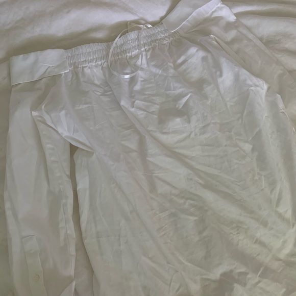 {Club Monaco} White Poplin Off Shoulder Shirt - Picture 3 of 4